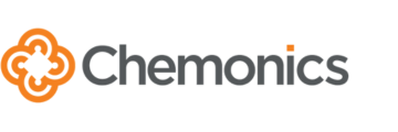 Логотип компанії Chemonics, що містить слово "Chemonics" сірого кольору та оранжеву емблему.